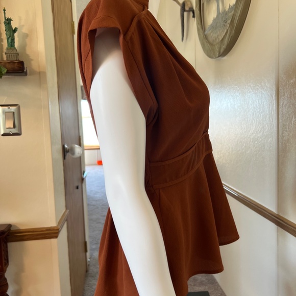 Monteau Los Angeles Cinched Waist Blouse Top in Burnt Orange - Picture 3 of 5